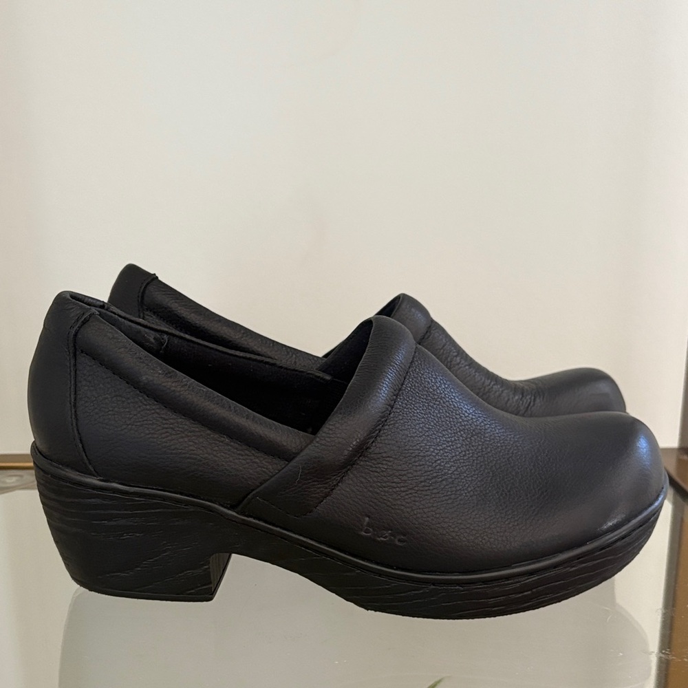 b.o.c. NWOT Black Leather Clogs Size 8